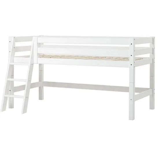 Hoppekids ECO Luxury halvhög säng med sned stege